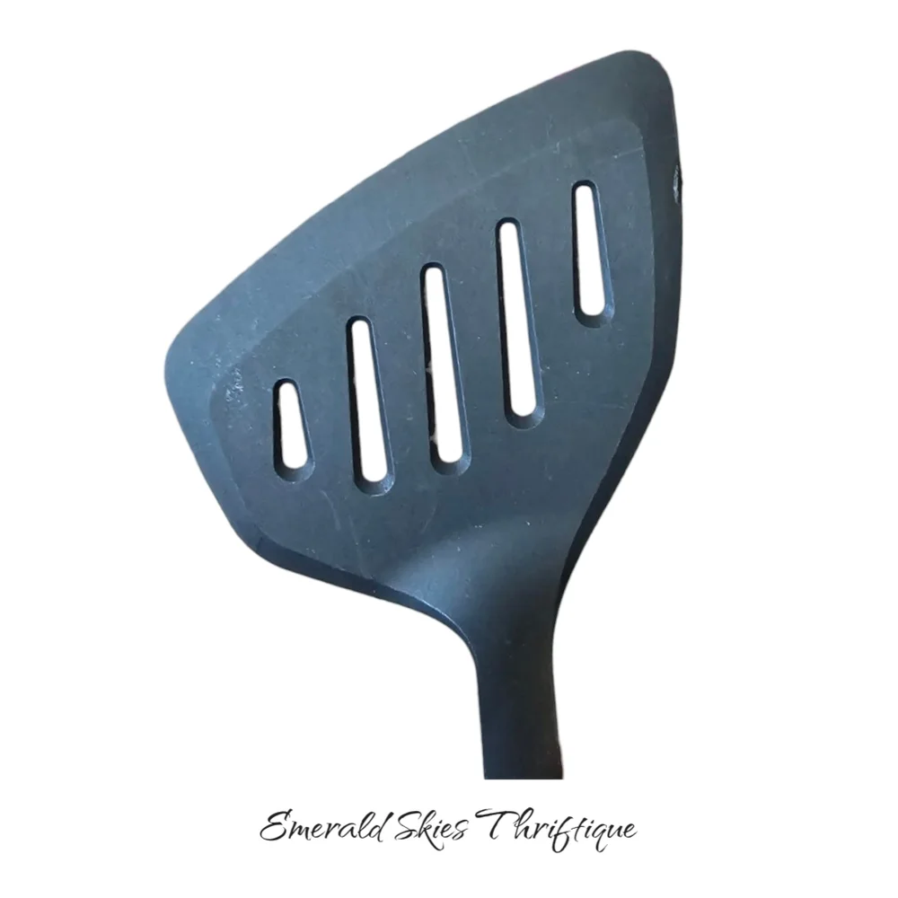 Tupperware Black Nylon Angled Extra Wide Spatula